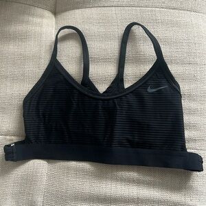 Nike top size S
